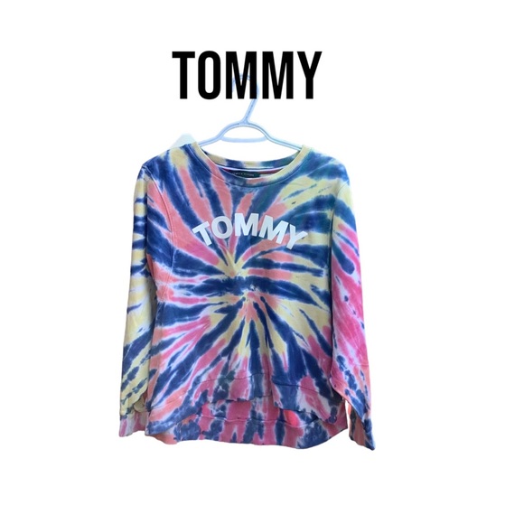 Tommy Hilfiger Tops - Tommy Hilfiger sweatshirt